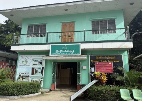 Theinphyu Tennis Centre｜揮拍之間，看見仰光的城市律動
