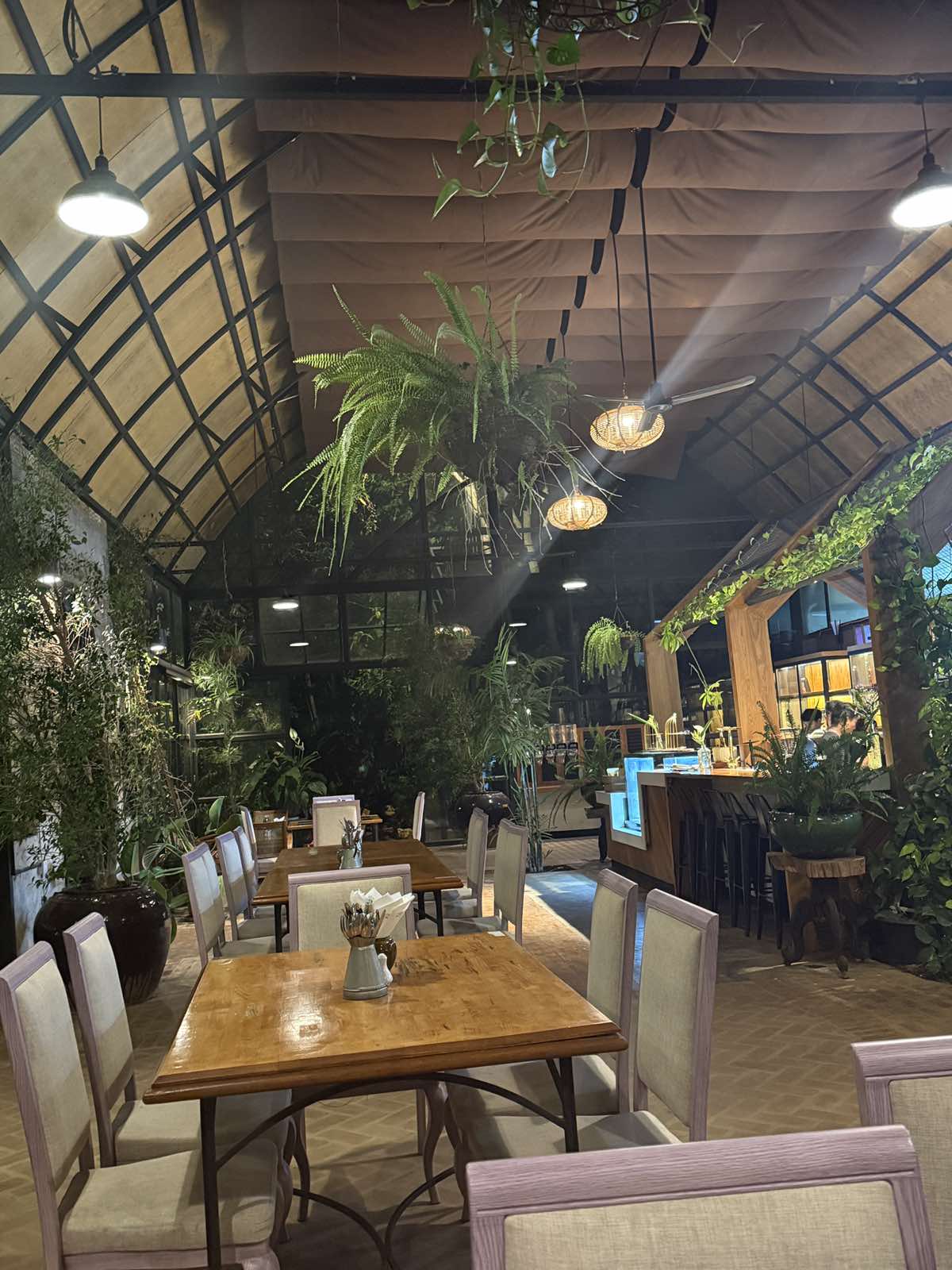 Maluca villa Restaurant & Bar｜Kalaw高地夜晚裡的餐桌時光