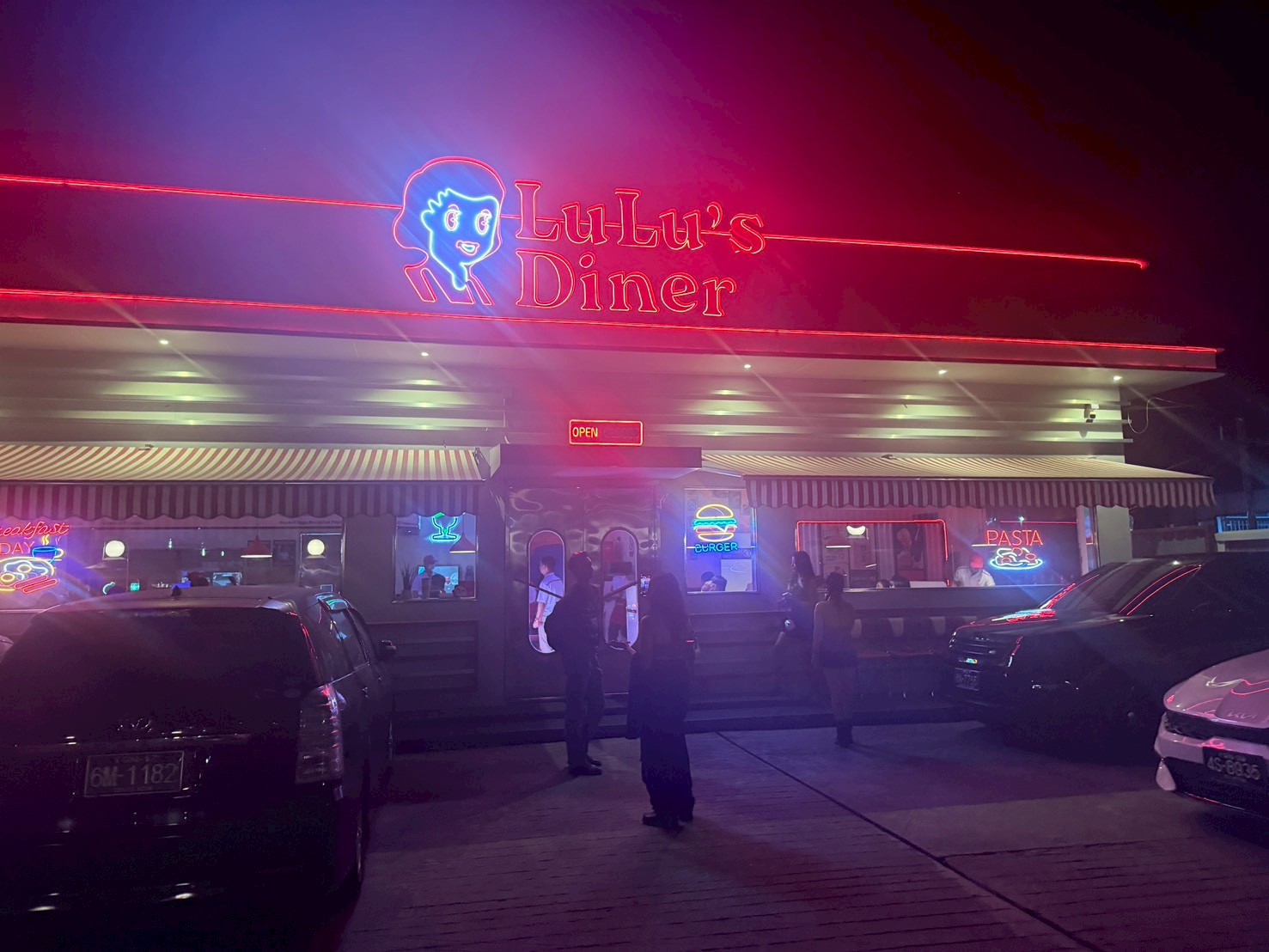 LuLu’s Diner｜推開門就是 50 年代美國，一場在緬甸街頭的美式奇遇